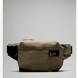 New Lululemon 2L Clean Lines Belt bag in Grey Sage
